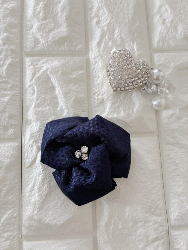 お花のブローチ（ネイビー）