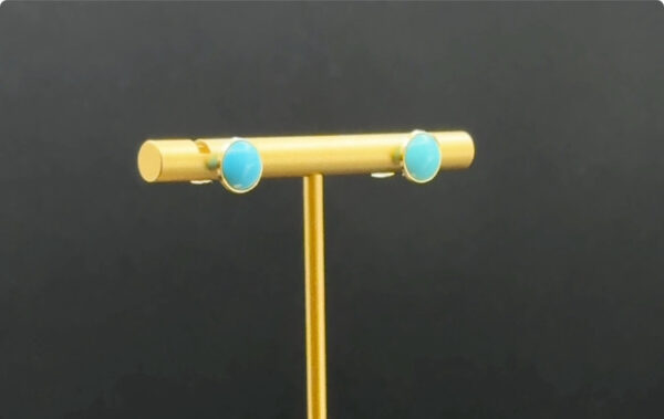 ～印象的な装いに～  K18YGトルコ石7mmピアス