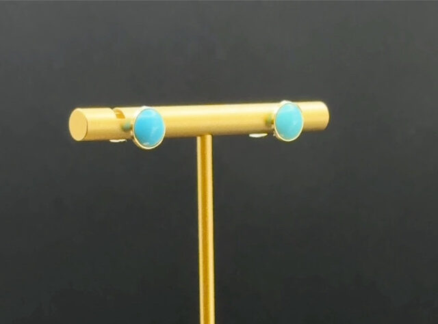 ～印象的な装いに～  K18YGトルコ石7mmピアス