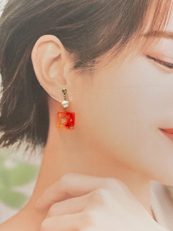 紅葉イヤリング、ピアス(赤オレンジ)