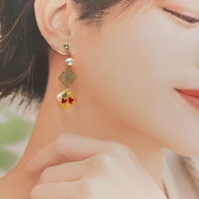 紅葉イヤリング、ピアス(白✖️黄色)