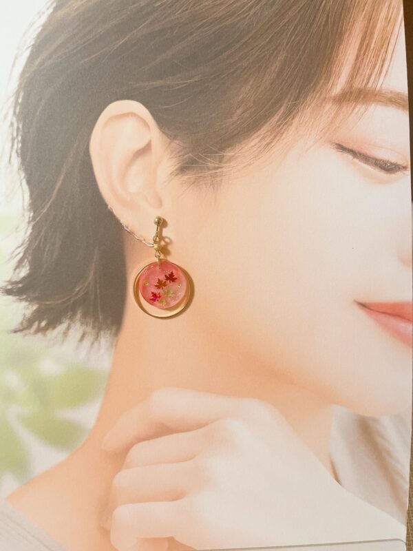 紅葉イヤリング、ピアス(白✖️桃色)