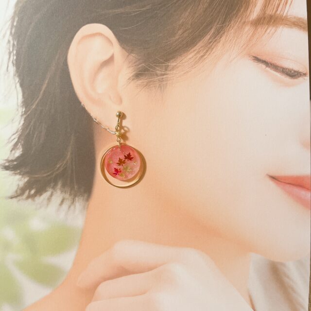 紅葉イヤリング、ピアス(白✖️桃色)