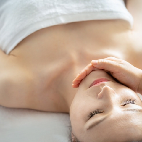 お顔含む全身スッキリコース　 ８０分　