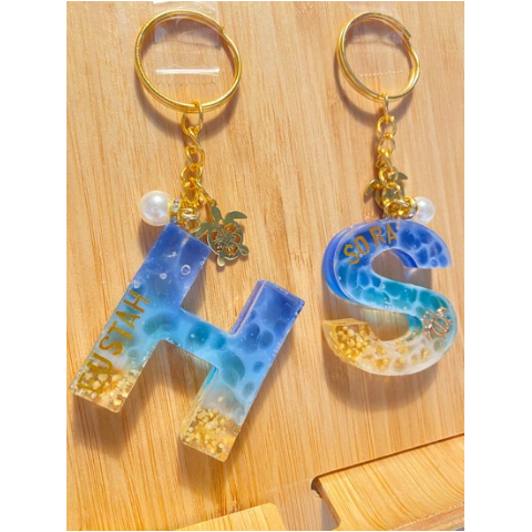 海のイニシャルレジン