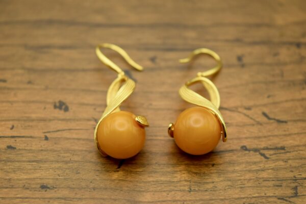 タイの天然石｜アンバー 琥珀 ピアス