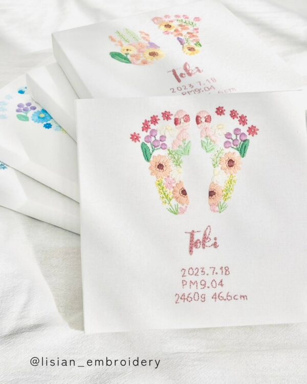 刺繍屋Lisian(リシアン)  手形足形の刺繍命名書 （送料込み）