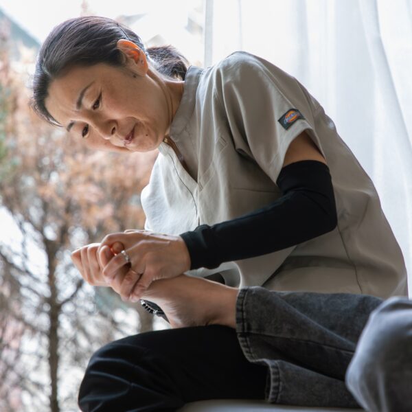 「施術で終わらない足つぼ」（女性限定）（足つぼ施術、マイナスイオンセラピー、韓方茶、カウンセリング）